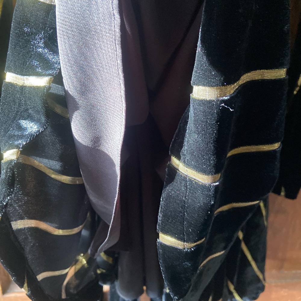 L’Academie Black and Gold Striped Wrap Dress. Size L. - Picture 11 of 15